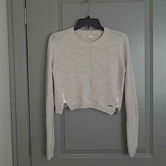 Abercrombie and Fitch Cropped Sweater - Picture 1 of 5